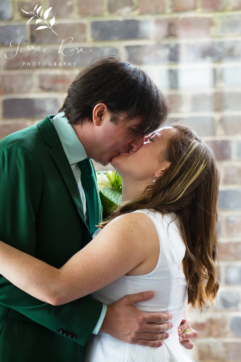 first-kiss-green-wedding