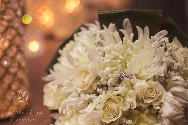 diamond-wedding-bands-stunning-white-bouquet