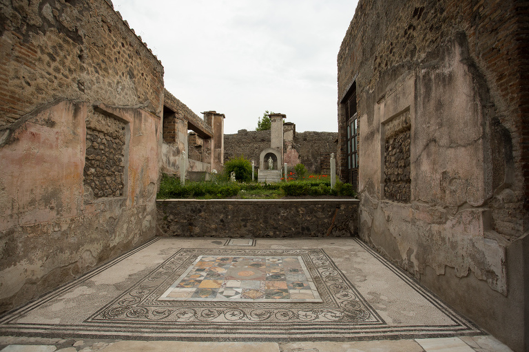mosaic art in pompeii